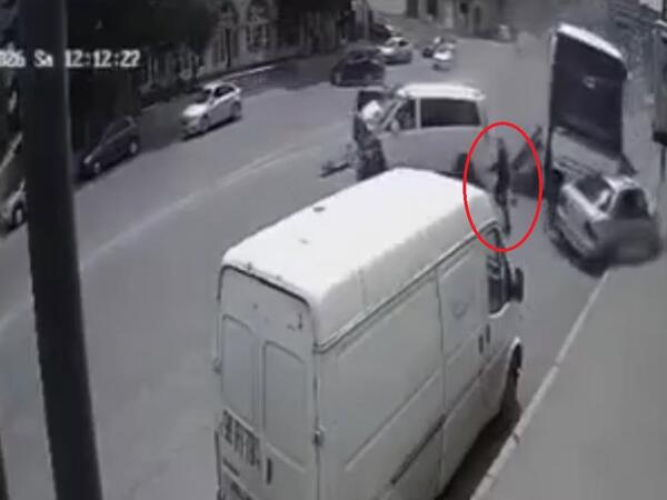 Bakıda piyada son anda ölümdən döndü - <span class="color_red">ANBAAN VİDEO</span>