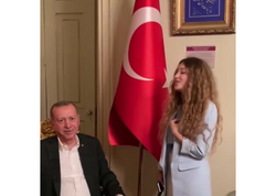 Türkiyədə müğənninin Ərdoğan üçün ifası diqqət çəkib - <span class="color_red">VİDEO </span>