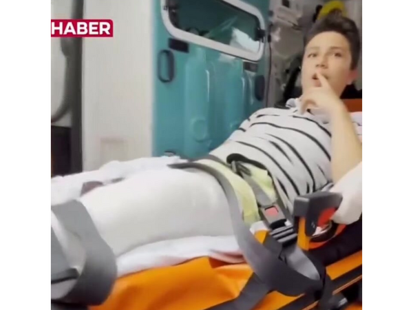İstanbulda şagird imtahana təcili yardım maşını ilə aparıldı - <span class="color_red">VİDEO</span>