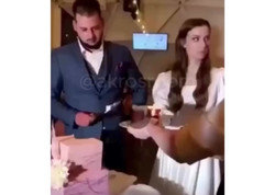Rusiyada bəy 1 yumruqla dostunu yerə sərdi - <span class="color_red">VİDEO </span>