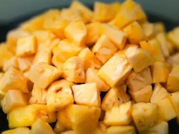 Hər gün ananas yeyənlər xəstəlik üzü görmür: İltihabın kökünü kəsən tropik möcüzə