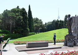 Türkmənistan Prezidenti Fəxri xiyabanda Ümumilli Lider Heydər Əliyevin məzarını ziyarət edib - <span class="color_red">(Foto)</span>