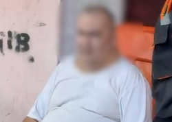 Paytaxtda 330 kiloqram çəkisi olan kişi evdən belə çıxarıldı - <span class="color_red">(Video)</span>