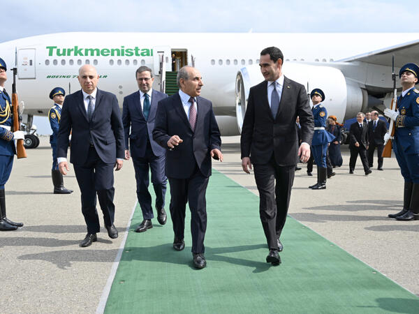 Türkmənistan Prezidenti Sərdar Berdiməhəmmədov Azərbaycana səfərə gəlib - <span class="color_red">(Foto)</span>