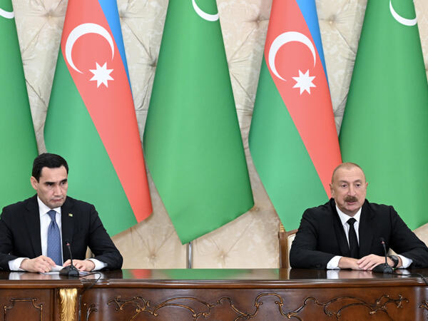 Prezident İlham Əliyev və Türkmənistan Prezidenti Sərdar Berdiməhəmmədov mətbuata bəyanatlarla çıxış ediblər - <span class="color_red"> (Foto)</span>