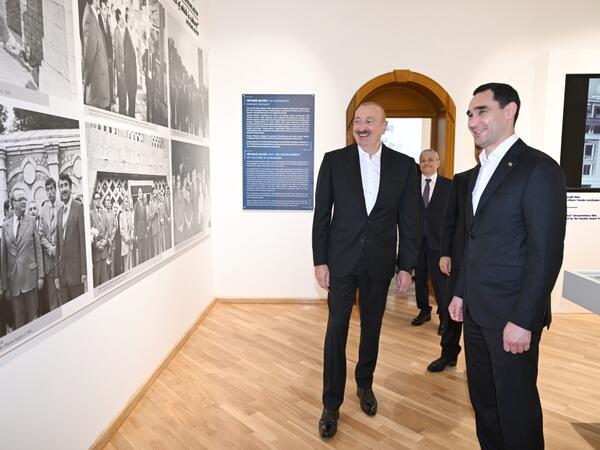 Prezidenti İlham Əliyev və Sərdar Berdiməhəmmədov Şuşada “Heydər Əliyev və Qarabağ” sərgisi ilə tanış olublar (Foto)