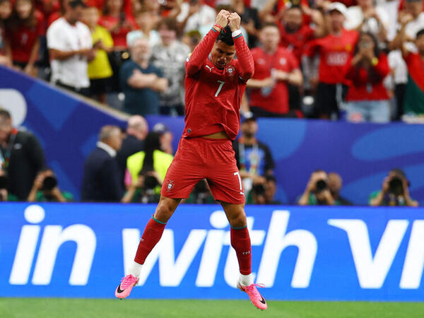 Ronaldo “Ginnesin Rekordlar Kitabı”na düşdü - <span class="color_red">(Foto)</span>
