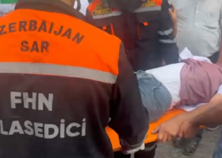 Avtomobildə sıxılı vəziyyətdə qalan vətəndaş xilas edildi - <span class="color_red">(Video)</span>