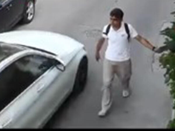 Telefonunu maşına çırpıb pul tələb edirdi, saxlanıldı - <span class="color_red">(Video)</span>