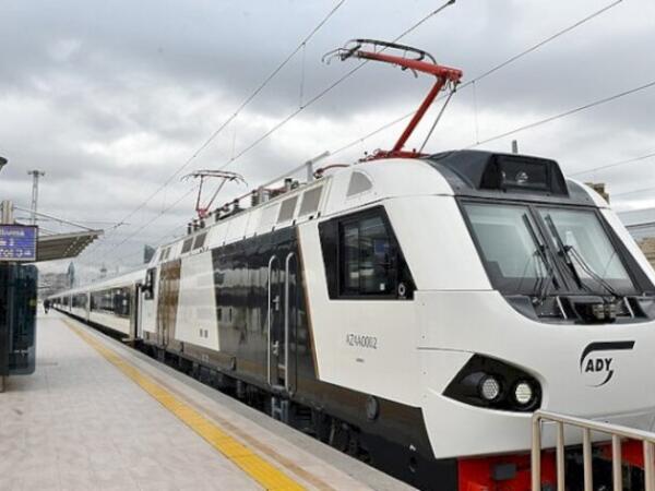 Bakı-Tbilisi qatarına biletlərin qiymətləri ucuzlaşdı - <span class="color_red">(Foto)</span>