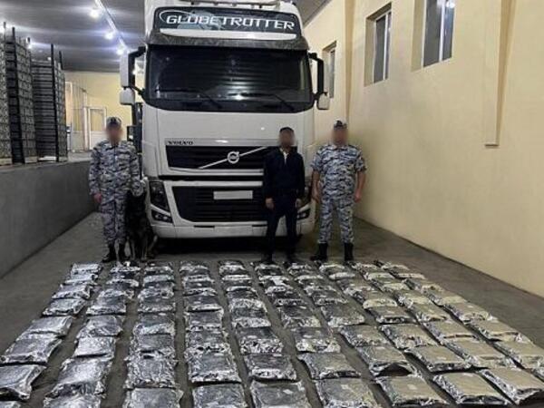 “Təzə gül kələmi” yükündən 90 kq narkotik çıxdı