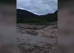Şamaxıda Ağsu çayı daşdı - hərəkət iflic oldu - <span class="color_red">(Video)</span>