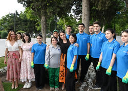 Leyla Əliyeva və Arzu Əliyeva Bakı Bulvarında mövsümi güllərin əkilməsi aksiyasında iştirak ediblər - <span class="color_red">(Foto)</span>