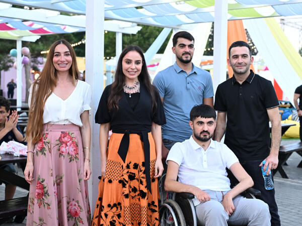 Leyla Əliyeva və Arzu Əliyeva “CandyFest” yay festivalını ziyarət edib və “Sehrli mirvari” su sirki şousunu izləyiblər - <span class="color_red">(Foto)</span>