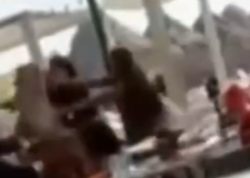 Bakıda restoranda bloqerlər saçyolduya çıxdı - <span class="color_red">(Video)</span>