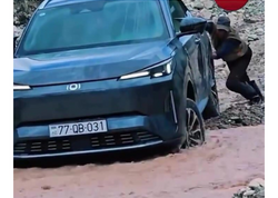Çaydan keçmək istəyən çin avtomobilinin dadına "niva" çatdı - <span class="color_red">(Video)</span>