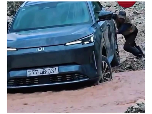 Çaydan keçmək istəyən çin avtomobilinin dadına "niva" çatdı - <span class="color_red">(Video)</span>
