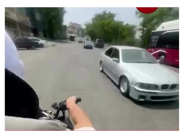 Bakıda motosiklet sürücüsü yolda təhlükə saçdı: "TikTok" üçün videoya görə... - <span class="color_red">(Video)</span>