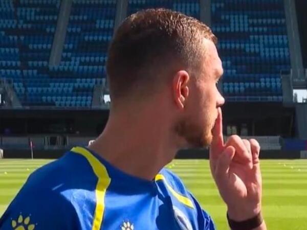 Edin Dzeko bir işarəsi ilə bütün komandanı susdurdu <span class="color_red">(Video)</span>