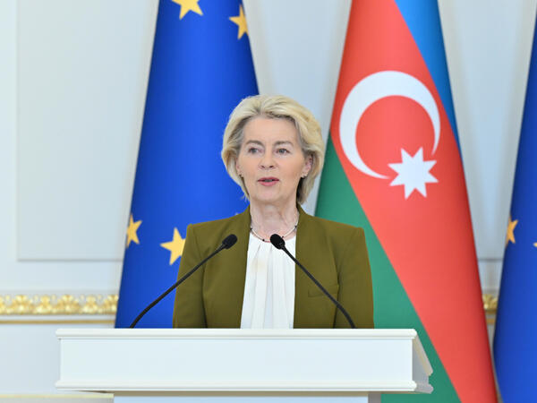 Avropa Komissiyasının Prezidenti: Azərbaycan təmiz enerji üçün də regionda qovşaq rolunu oynaya bilər