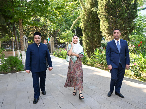 Leyla Əliyeva Yevlaxda Cümə məscidini ziyarət edib - <span class="color_red">(Foto)</span>
