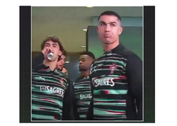 Ronaldo matç öncəsi görüntüsü ilə müzakirə yaratdı: Təkcə su içirəm demişdi... - <span class="color_red">(Video)</span>