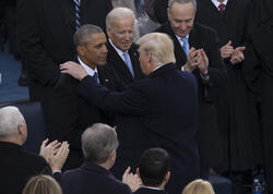 Tramp Obama və Baydenlə futbola baxmaq istəyir