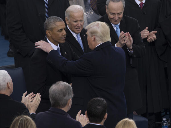Tramp Obama və Baydenlə futbola baxmaq istəyir