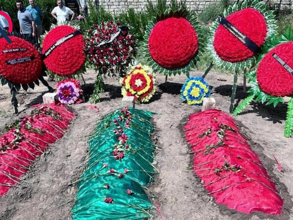 Faciəvi şəkildə ölən ata və övladları dəfn olundu - <span class="color_red">(Foto)</span>