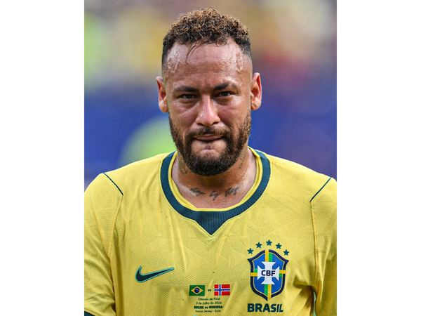Neymar gözyaşları içində millidən getdi - <span class="color_red">(Fotolar)</span>
