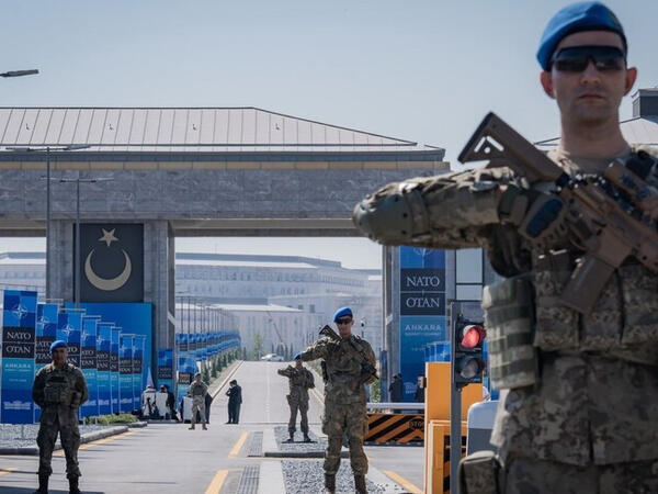 Ankarada NATO sammiti: alyans iclas zalına əvvəlki Amerika olmadan daxil olur