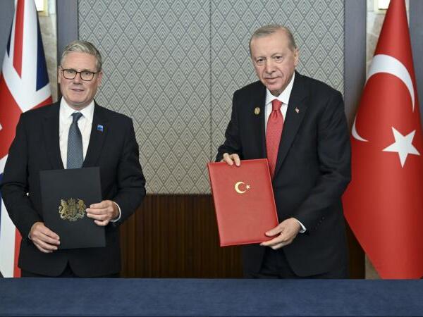 Türkiyə ilə Böyük Britaniya arasında təhlükəsizlik və müdafiə tərəfdaşlığı sənədi imzalanıb