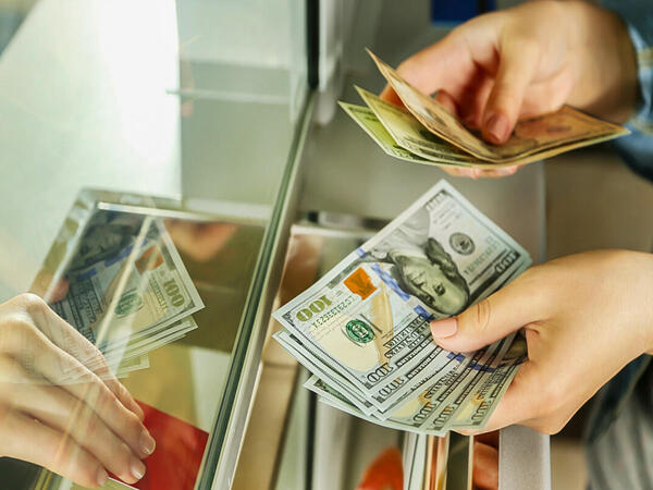 Mərkəzi Bank valyuta məzənnələrini açıqladı