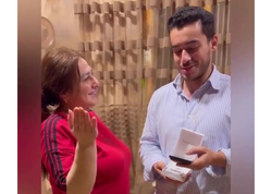 Oğlun bahalı hədiyyəsi ananı kövrəltdi - <span class="color_red">(Video)</span>
