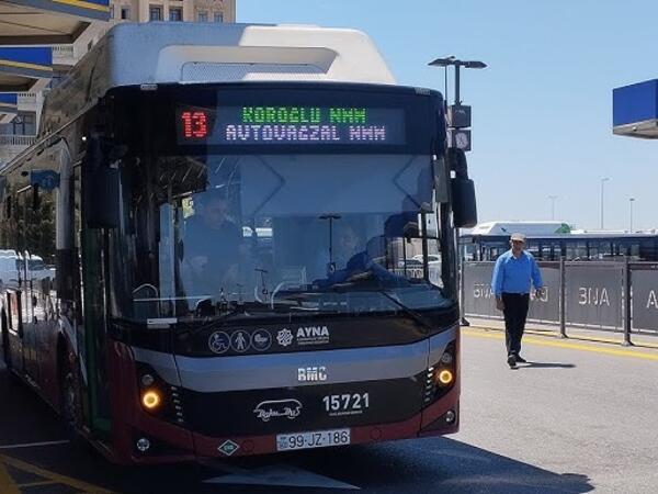 Sürücü avtobusu saxlayıb siqaret çəkməyə düşdü - <span class="color_red">(Video)</span>