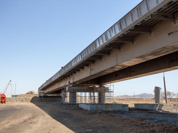 Bakı-Ələt yolundan istifadə edən sürücülərə şad xəbər: Yeni körpülər tikilir