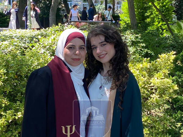 Ana-bala birlikdə məzun oldu