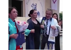 Anasının gözləri ilə məzun oldu - <span class="color_red">(Video)</span>