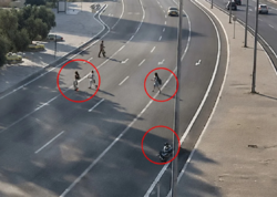 Piyadalar motosikleti aşırıb yaralı sürücünü yolda qoyub qaçdılar - <span class="color_red">VİDEO</span>