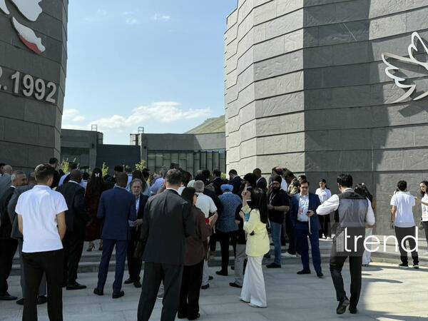 IV Şuşa Qlobal Media Forumunun iştirakçıları Xocalı Soyqırımı Memorialını ziyarət ediblər <span class="color_red">(Foto)</span>