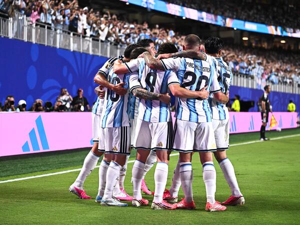 Argentina millisinin DÇ-dən kənarlaşdırılması ilə bağlı petisiya yaradıldı