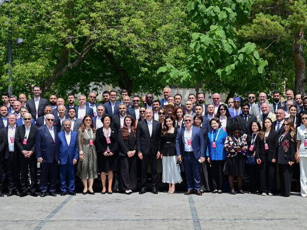 Prezident İlham Əliyev IV Şuşa Qlobal Media Forumunun açılış mərasimindən sonra tədbir iştirakçıları ilə görüşüb - (Video)