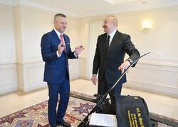 Prezident İlham Əliyev və Peter Pelleqrini bir-birinə xatirə hədiyyələri təqdim ediblər - (Video/Foto)