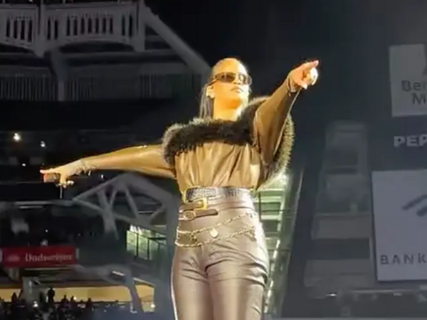 Rihanna illər sonra səhnəyə qayıtdı - <span class="color_red">(Video)</span>