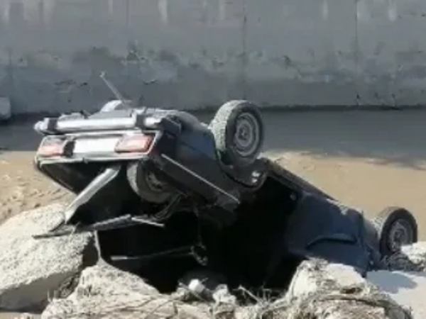 Sükan arxasında yuxulayan sürücü körpüdən aşdı - <span class="color_red">(Video)</span>
