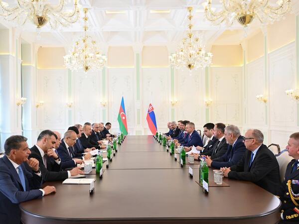 Prezident İlham Əliyevin Şuşada Slovakiya Prezidenti ilə geniş tərkibdə görüşü olub - <span class="color_red">(Foto)</span>