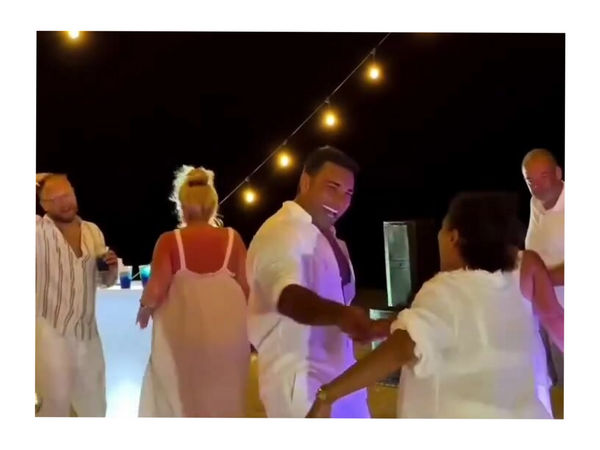 Kamil Zeynallının mərakeşli qadınla rəqsi gündəm oldu - <span class="color_red">(Video)</span>