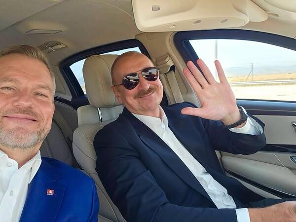 Peter Pelleqrini Prezident İlham Əliyevlə avtomobildə selfi çəkdirib