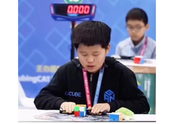 "Kubik-rubik"i 0.39 saniyəyə yığdı - <span class="color_red">(Video)</span>