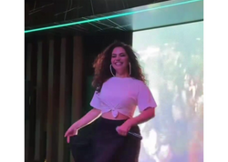Müğənni Sevda rəqsi ilə diqqət çəkdi - <span class="color_red">(Video)</span>